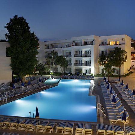 Larissa Beach Club Side Exterior photo