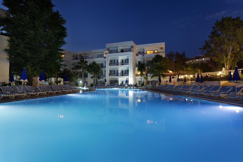 Larissa Beach Club Side Exterior photo
